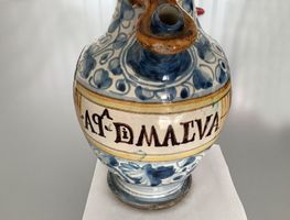 Florentinischer Keramik-Wasserkrug, handbemalt