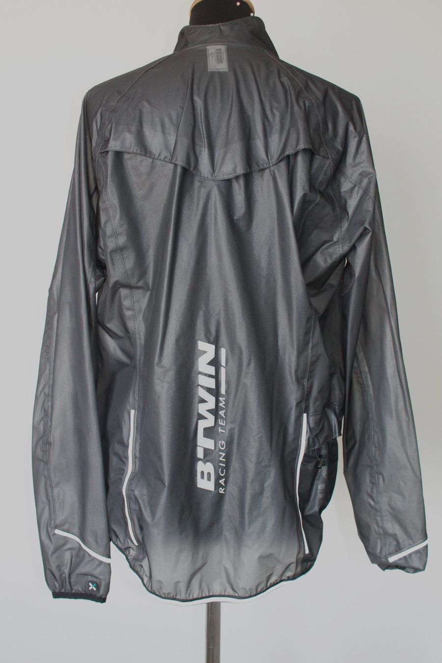 Vestes: Veste course à pied ou vélo taille L – Neuf (Voir description) à Chez-le-Bart par jasse 1