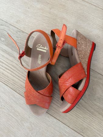 Sandalen Damen 38 orange Leder von Clarks NEU