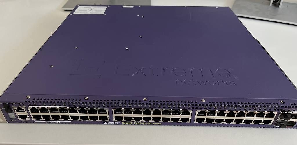 Hubs & Switches: 48 Port Netzwerk Switch – D'occasion à Brunnen par Versio 1