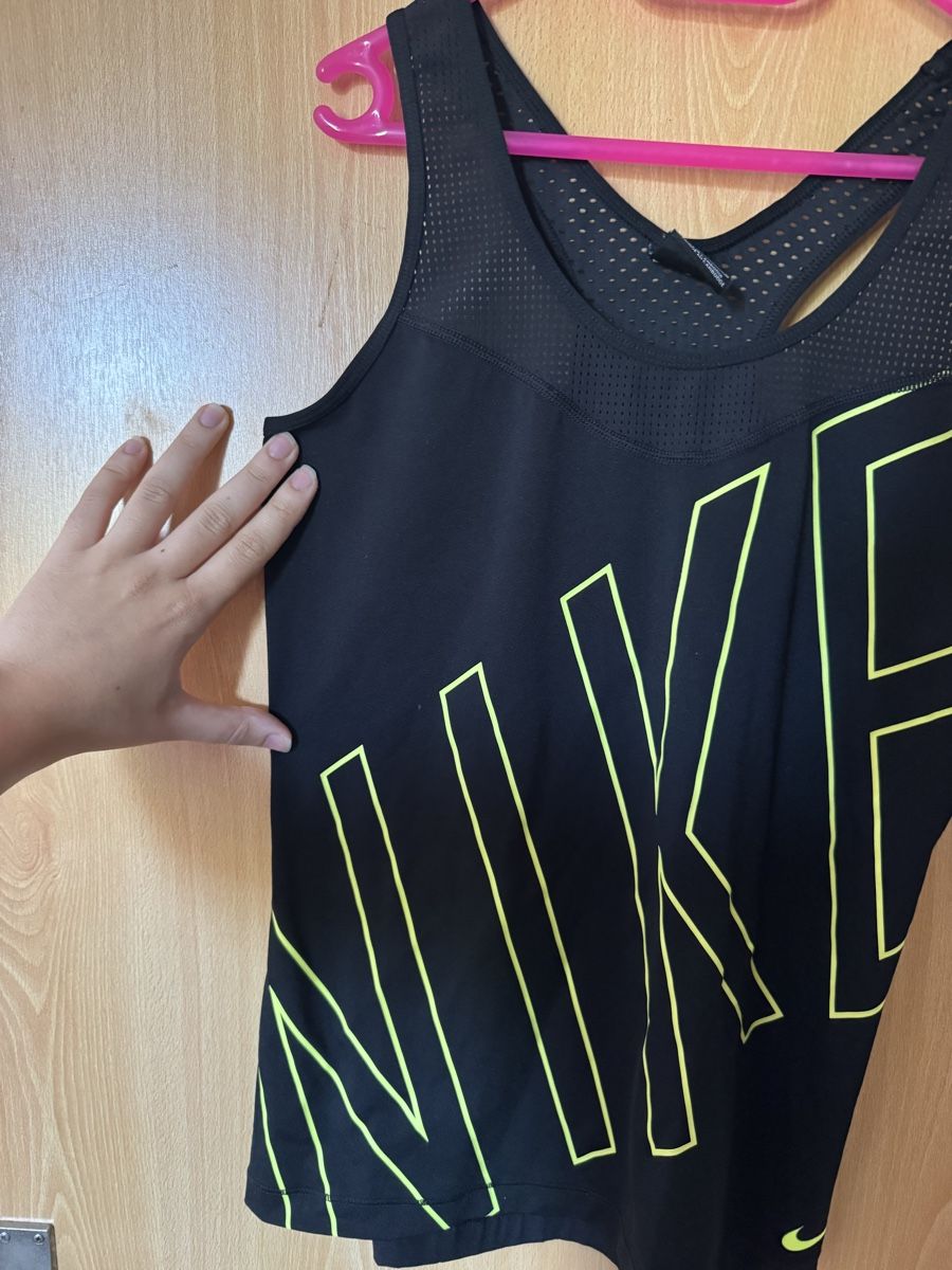 Nike Top: Nike Sportoberteil schwarz Grösse M – Nuovo (secondo la descrizione) da Ins venduto da maximal_30CHF 1
