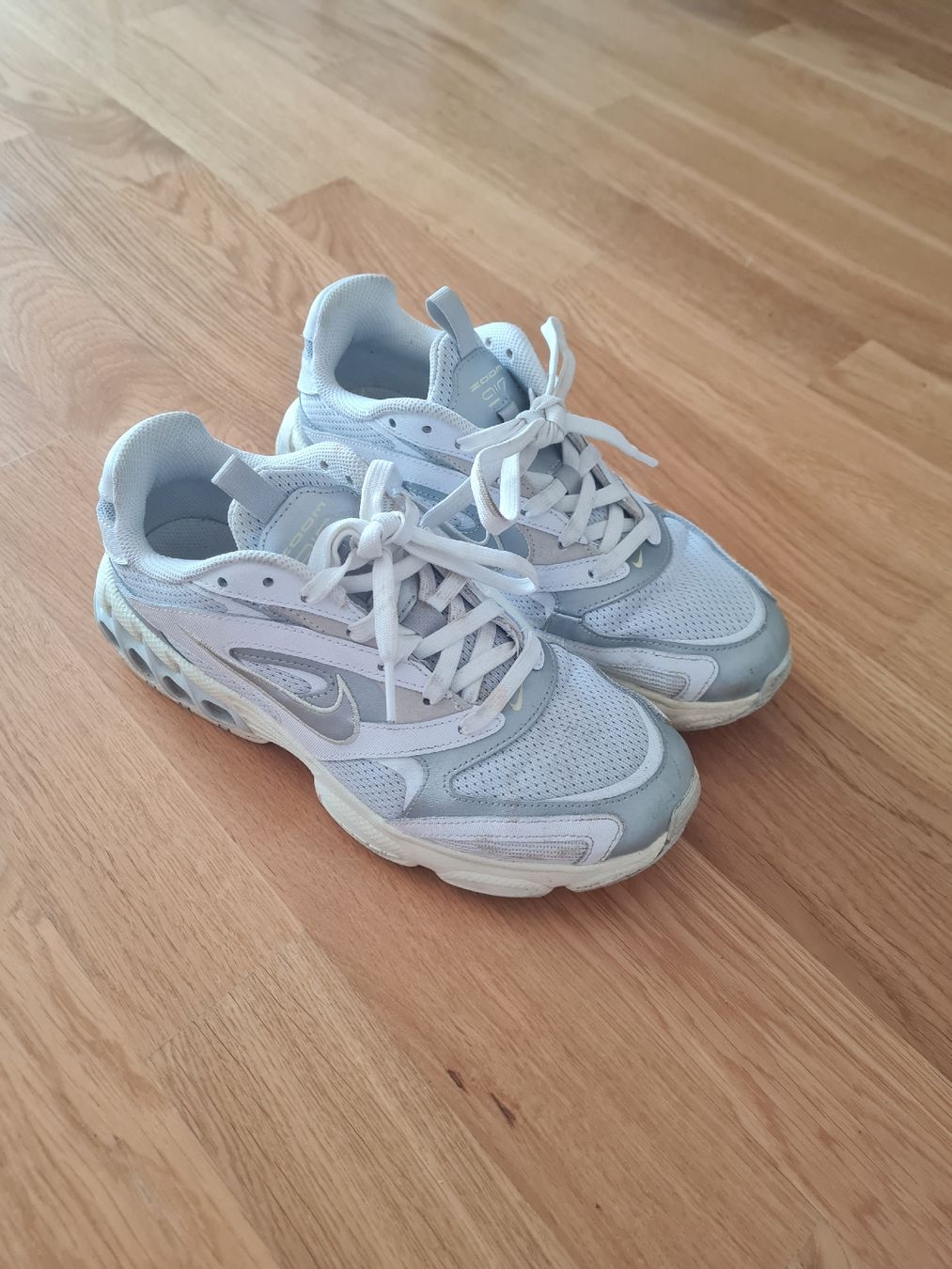 Nike Scarpe da donna: Nike Air Max zoom argentées, Taille 39 - – Usato da Pully venduto da louis044 1