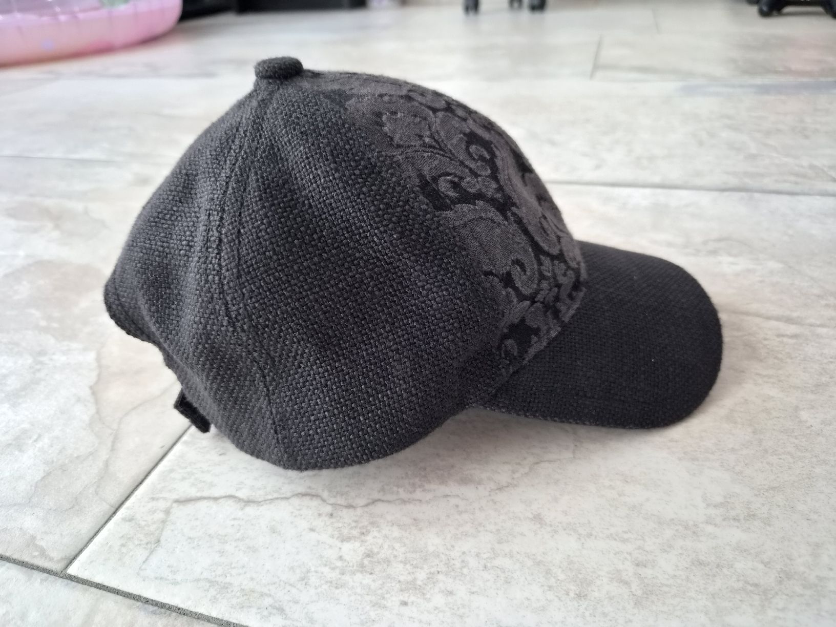 Esprit Chapeaux, bonnets & casquettes: Kappe Esprit, schwarz, bestickt  – D'occasion à Niederrohrdorf par Miripfiri 7