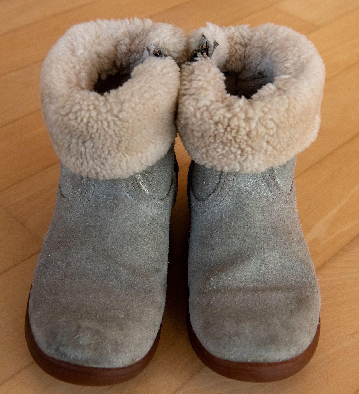 Ugg Chaussures filles: Stiefeletten von UGG, Gr. 28 – D'occasion à Meilen par luca70 1