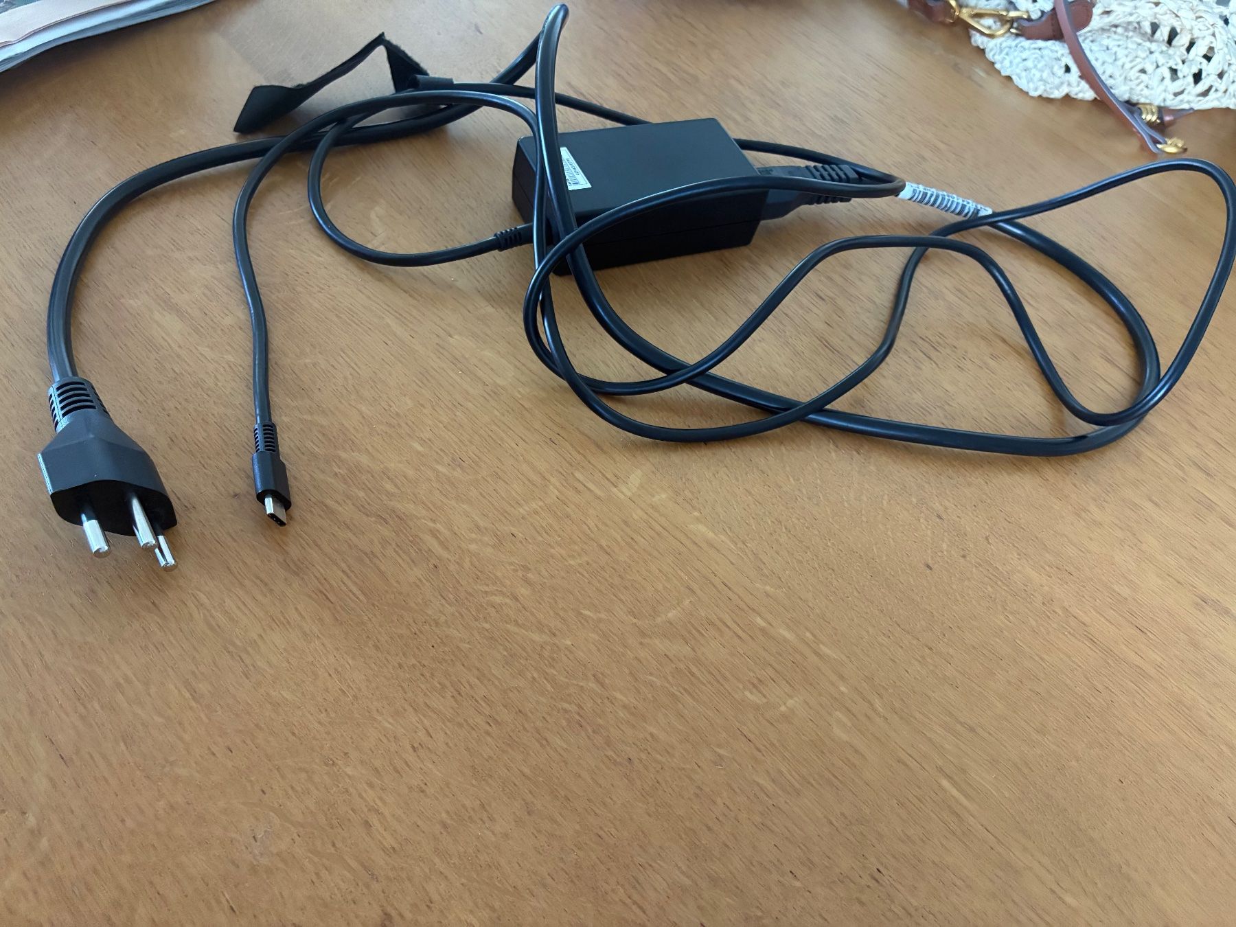 Caricabatterie: USBC Laptop Charger – Usato da Visp venduto da apa_7cp2