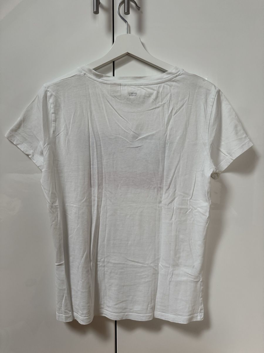 Levi's T-shirt: Levi's T-Shirt, weiss mit Logo, Gr. S – Usato da Maisprach venduto da jokoundklaas 3