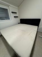Doppelbett schwarz mit gepolstertem Kopfteil 180x200