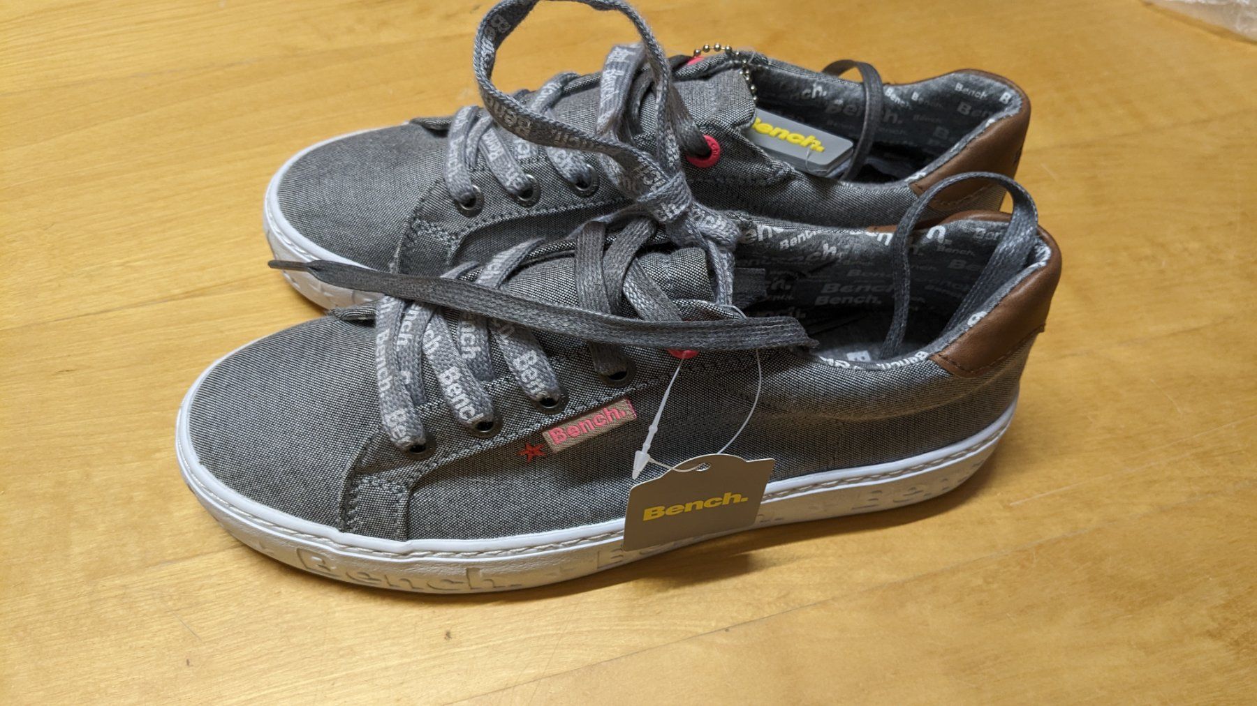 Bench Damenschuhe: NEUE Bench Sneakers - Schuhe -  Gr. 37 – Neu (gemäss Beschreibung) aus Staufen von Fleby84