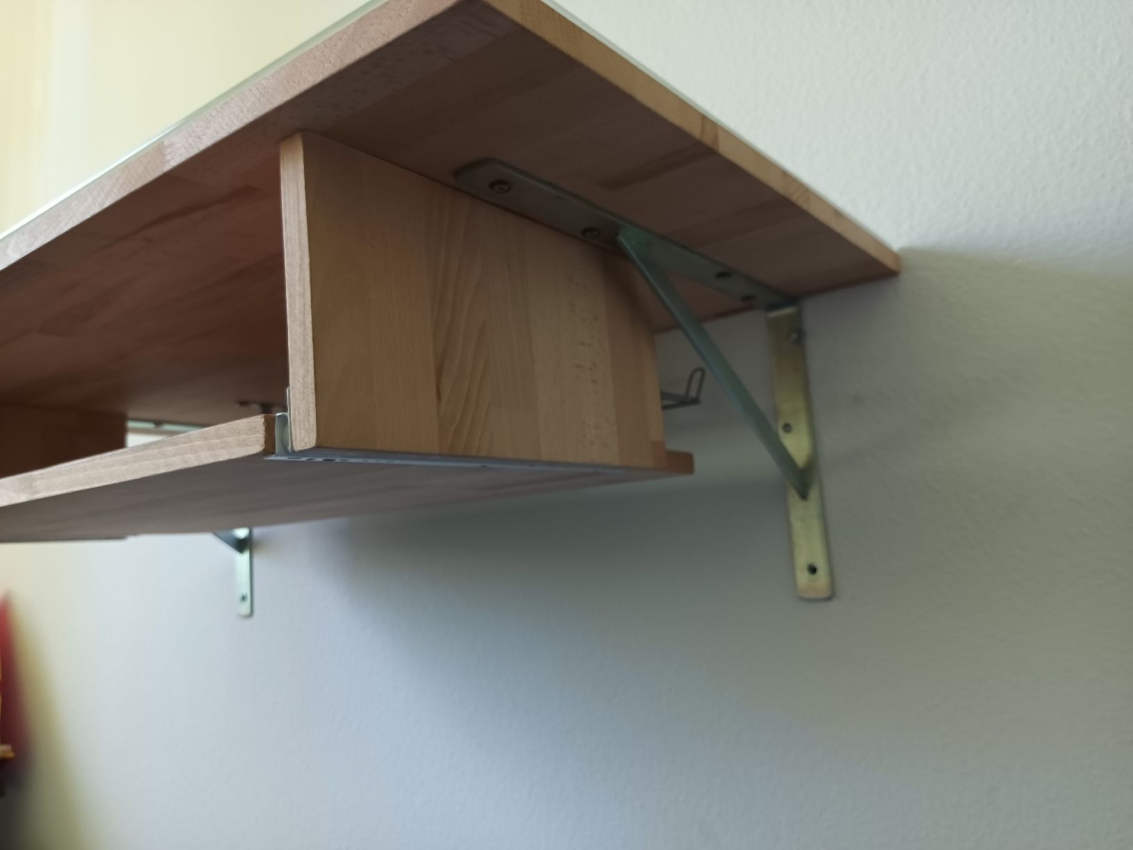 Scrivanie: Bureau mural fait sur mesure – Usato da Chavannes-de-Bogis venduto da Skyhawk3 3