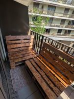 2 Palettenbänke für Balkon – handgemacht, geflämmtes Holz
