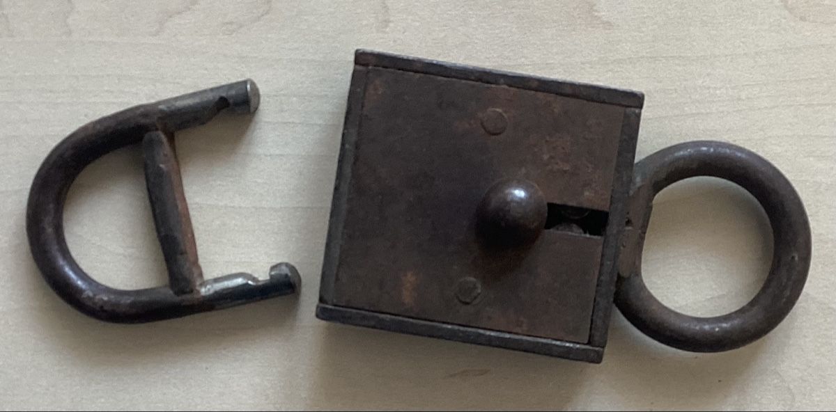 Cadenas: Antikes Vorhängeschloss – D'occasion à Reinach BL par Linda013 1