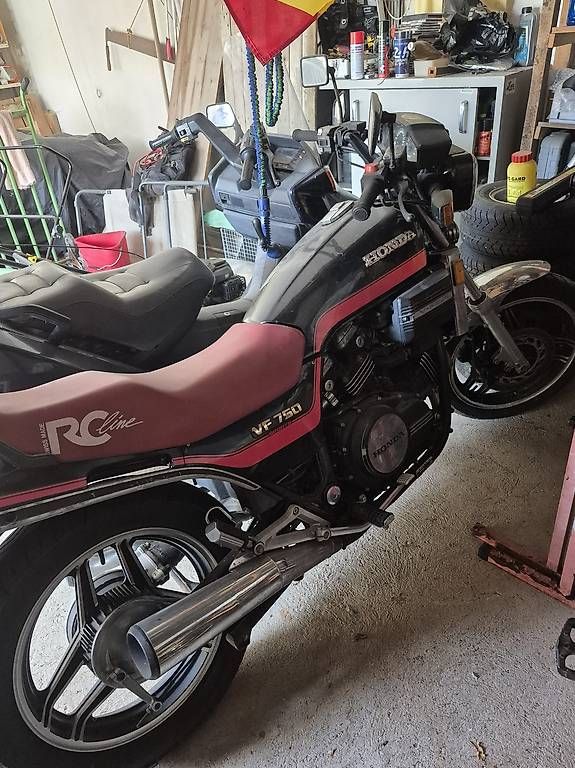 Route: Honda 750 – Défectueux à Le Fuet par Allan18 1