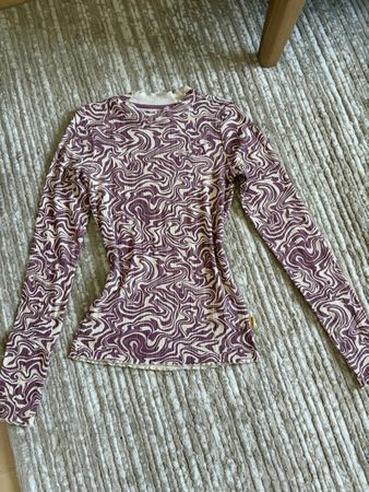 Schickes Langarmshirt mit Swirl-Muster Gr. S neuwertig!