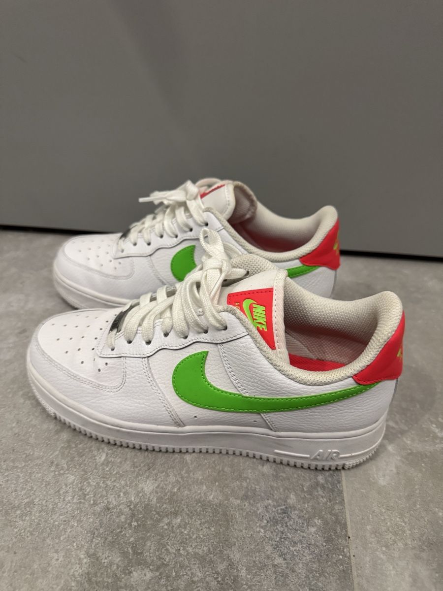 Nike Scarpe da uomo: Nike Air Force 1, pointure 38,5. – Nuovo (secondo la descrizione) da La Chaux-de-Fonds venduto da kel_9khc 1