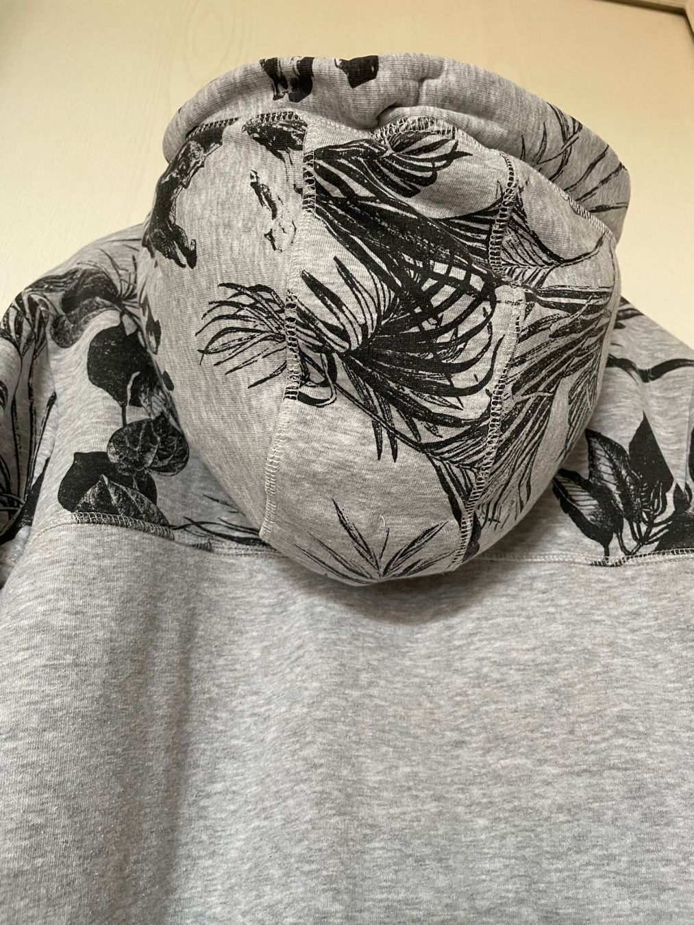 Giacche: Sweatjacke grau mit Print – Usato da Contra venduto da Oly_93 5