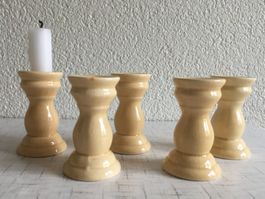 5 hellgelbe Kerzenständer