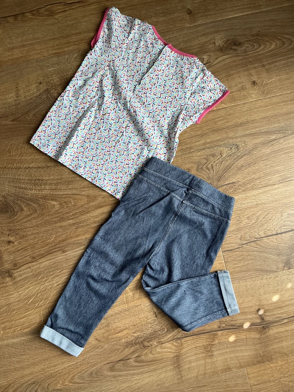 Kleiderpakete & -sets: Baby Trousers & Top18-24M – Gebraucht aus Brugg AG von Magna3 1