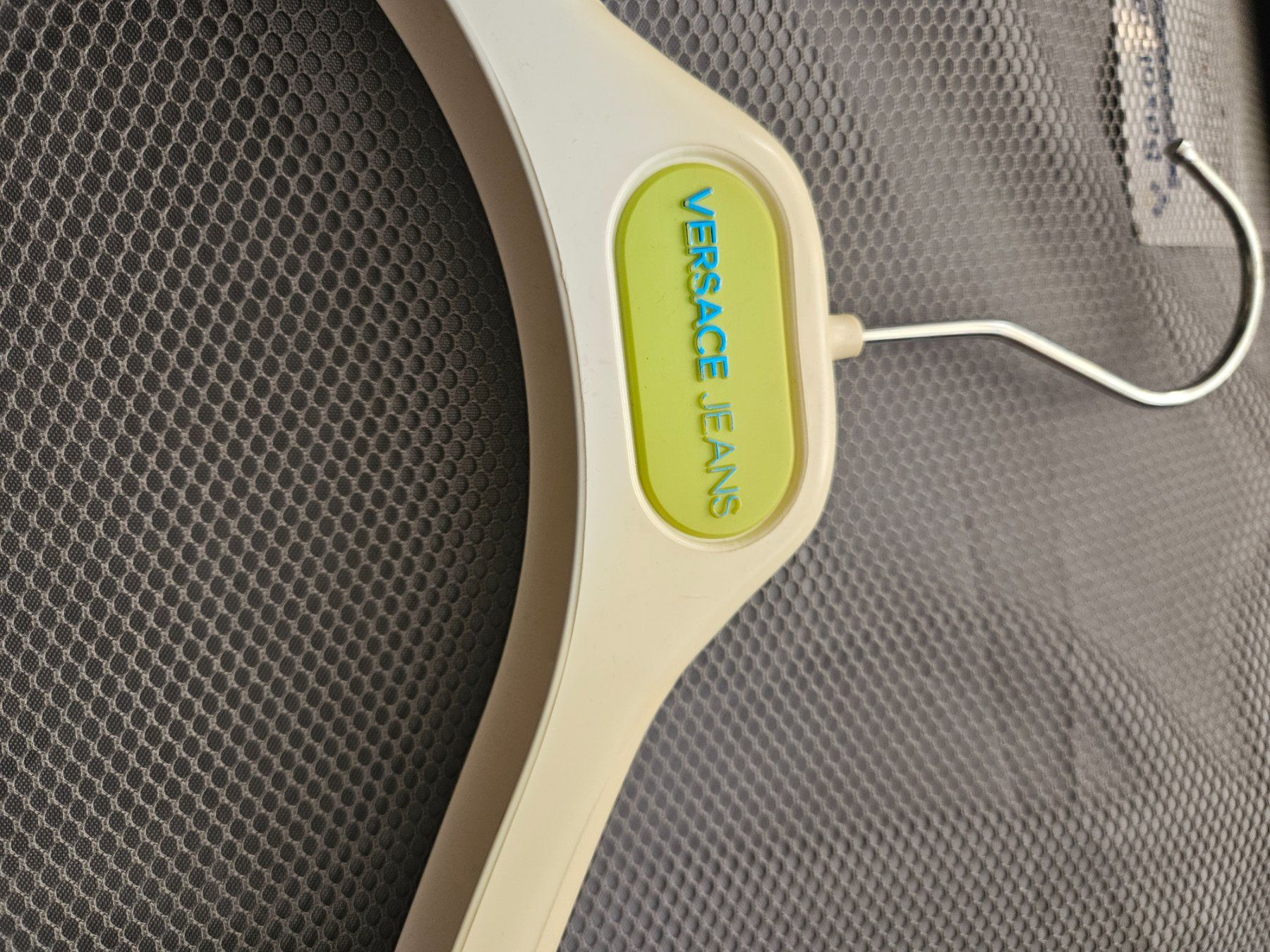 Appendiabiti: Versace Kleiderbügel – Usato da Frauenfeld venduto da Jewells-Child 1
