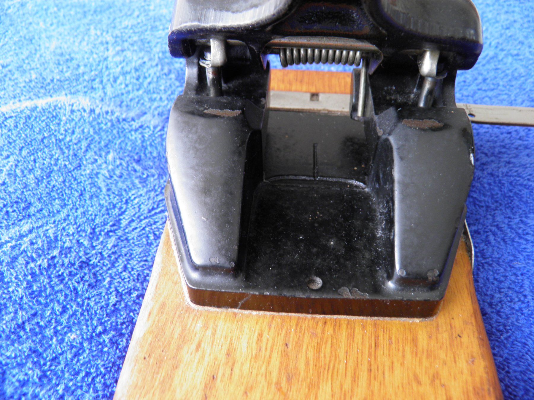 Leitz Tutti gli attrezzi: Vintage Locher LEITZ 180 – Usato da Triesen FL venduto da Trigon 3