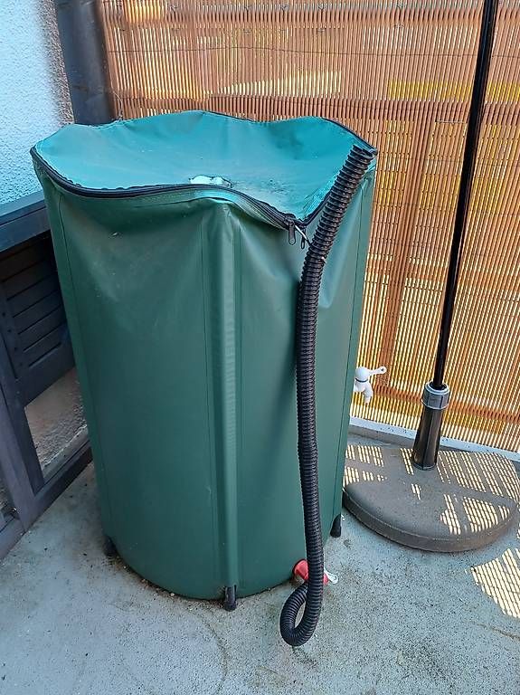 Abbeveratoi e trogoli: Faltbare Regentonne 250 Liter  – Usato da Riedholz venduto da Dieter_Pfeiffelmann