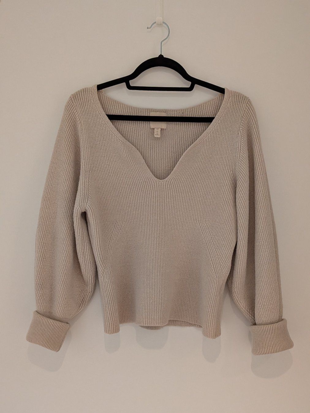H&M Maglioni & Felpe: H&M Edler Strickpullover Beige mit V-Ausschnitt – Usato da Birmensdorf ZH venduto da Nebuliane 1