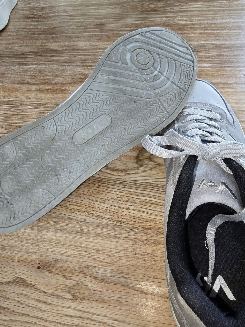 Herrenschuhe: grauer Freizeitschuh, Gr.41 – Gebraucht aus Morschach von Monikawi 4