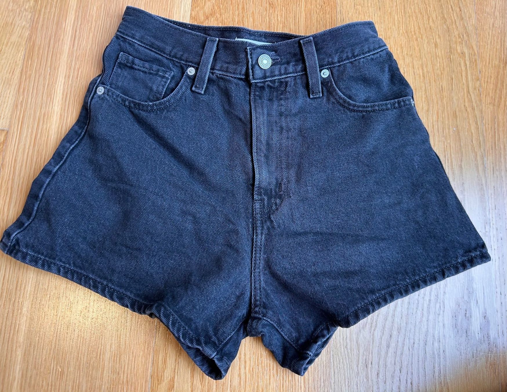 Levi's Jeans: Levi's Shorts – Neu (gemäss Beschreibung) aus Thunstetten von ise_6glx
