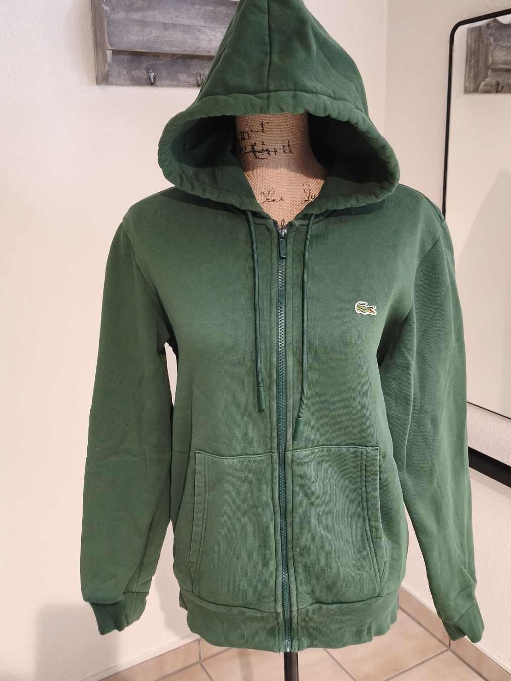 Lacoste Maglioni & Felpe: Lacoste Kapuzenpullover dunkelgrün Grösse M – Usato da Emmetten venduto da SecondhandSiska