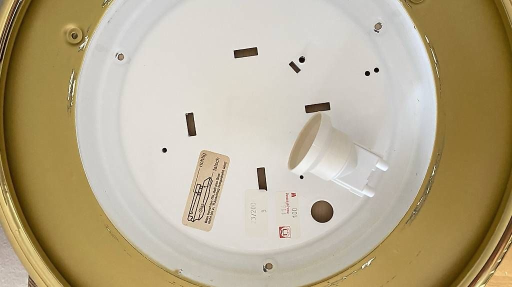 Lampes: Schlichte Lampe mit Messingring und Opalglas – D'occasion à Urdorf par Resumasa 2