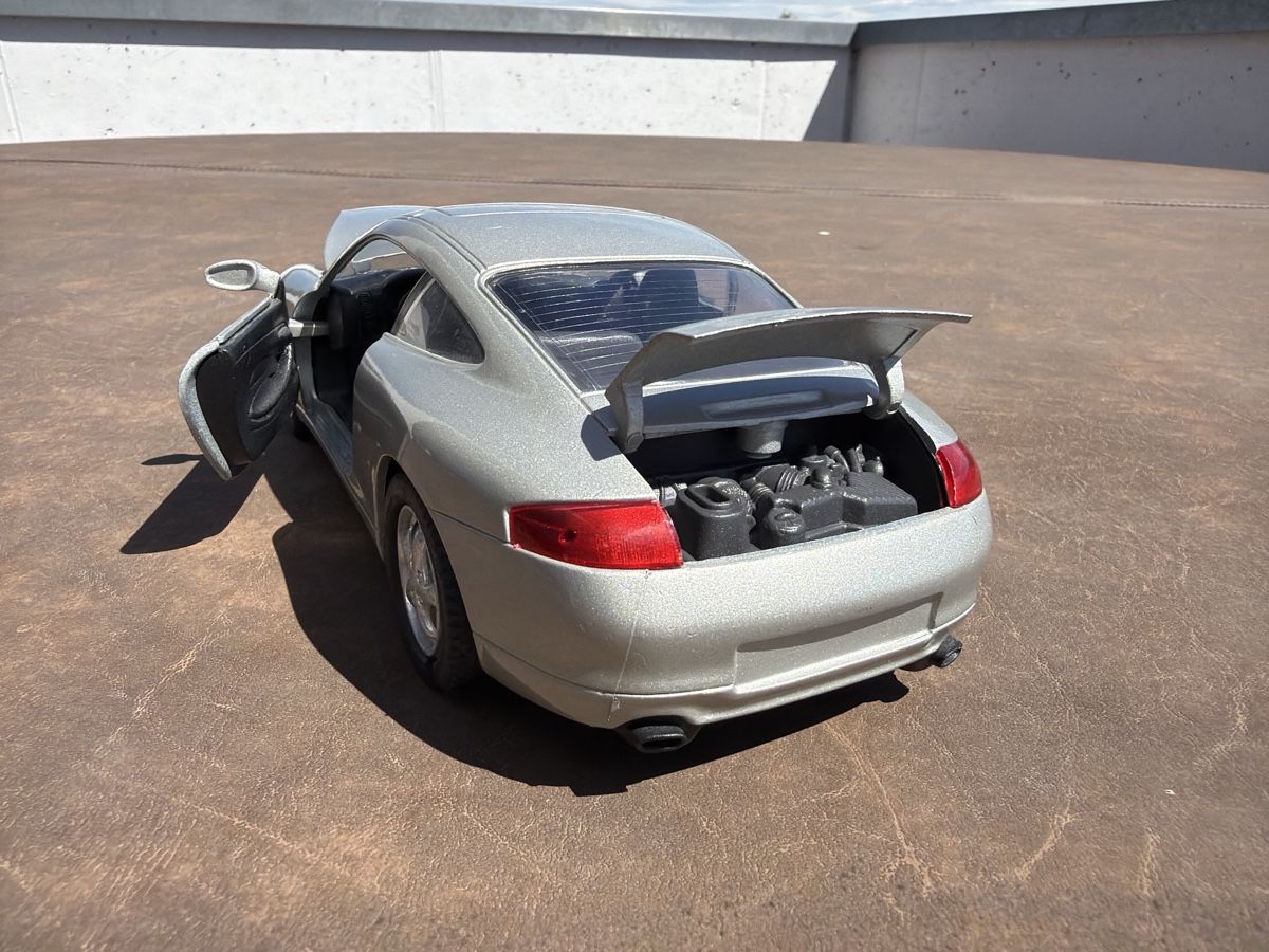 Solido Modellautos: Porsche 996 Carrera - 1/18 - Solido – Gebraucht aus Wolfwil von Rolex1 7