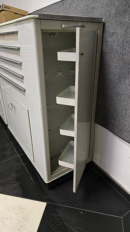 Armadi: BAISCH Medizinal-Schrank ca. BJ 1960 oder älter: 100x68x42 – Usato da Pfeffingen venduto da rov_9frp 3