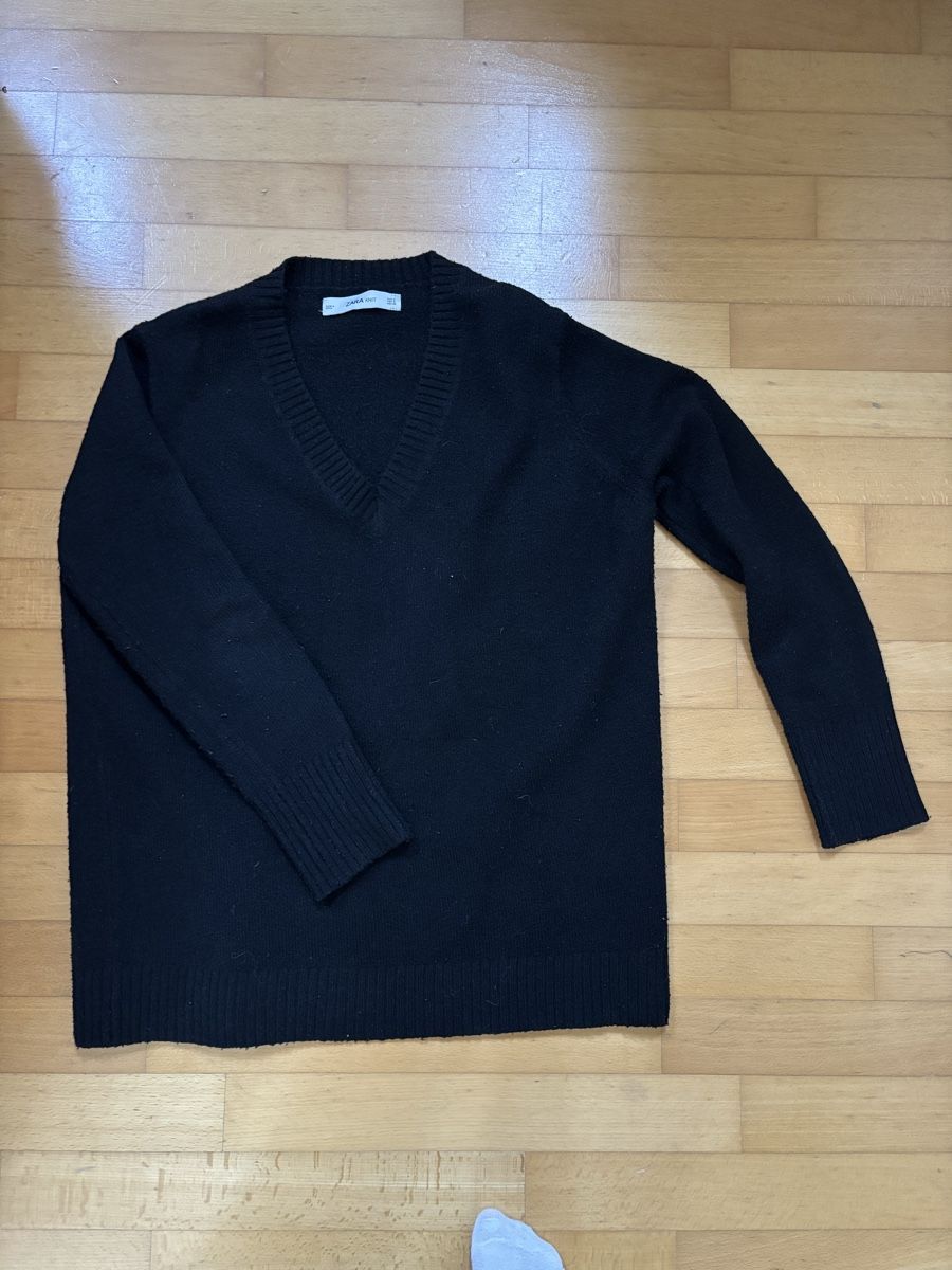Zara Pulls & Sweat-shirts: Schwarzer Zara Strickpullover mit V-Ausschnitt, Grösse S – Neuf (Voir description) à Ehrendingen par can_n7gv 4