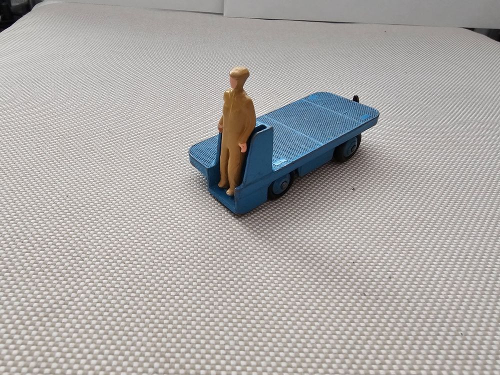 DINKY GB original et ancien 14 A B.E.V. TRUCK ref 400 très
