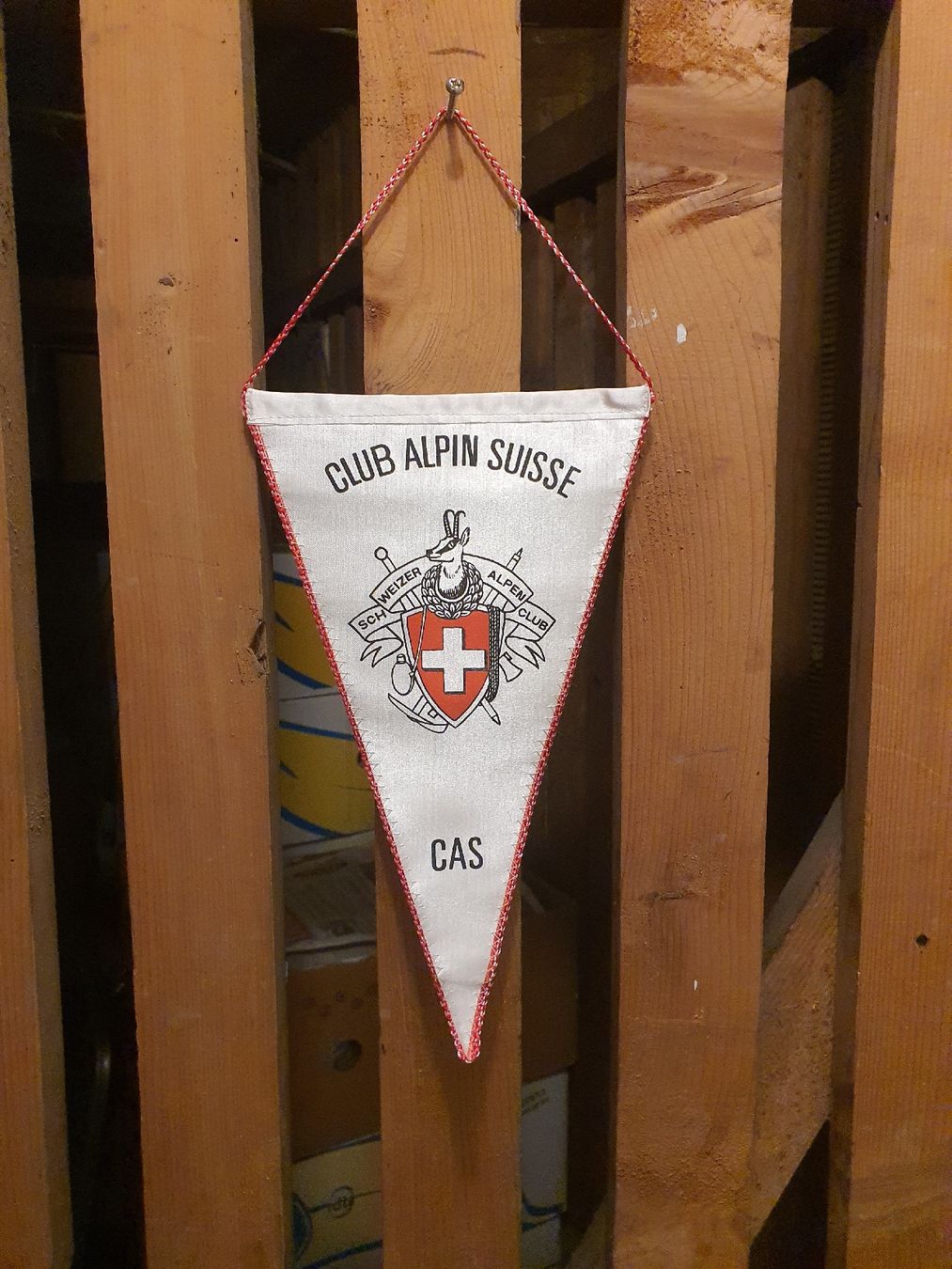 Toppe: Fanion Club Alpin – Usato da Lavey-Village venduto da Lofoten93