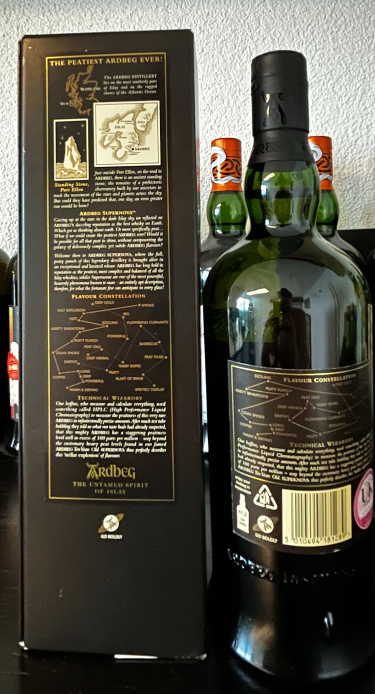 Ardbeg Bevande alcoliche: Ardbeg Supernova 2010-2019 & Hypernova 2022 Set – Nuovo (secondo la descrizione) da Niederhünigen venduto da swissdram 2