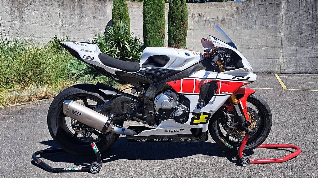 Yamaha Strada: Yamaha R1 de piste / track – Usato da St-Sulpice VD venduto da MrQ01 2