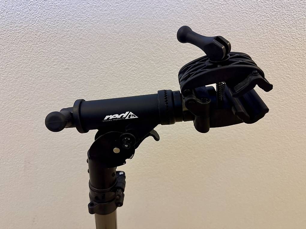 Veloständer: Fahrrad-Montageständer dreibeinig – Gebraucht aus Thun von Panthomblade 3