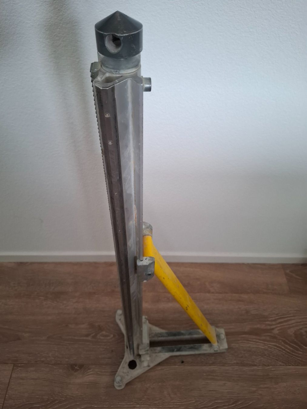 Sonstige Dekorationen & Accessoires: Kernbohrständer – Defekt aus Frenkendorf von HJ.Peter.AG