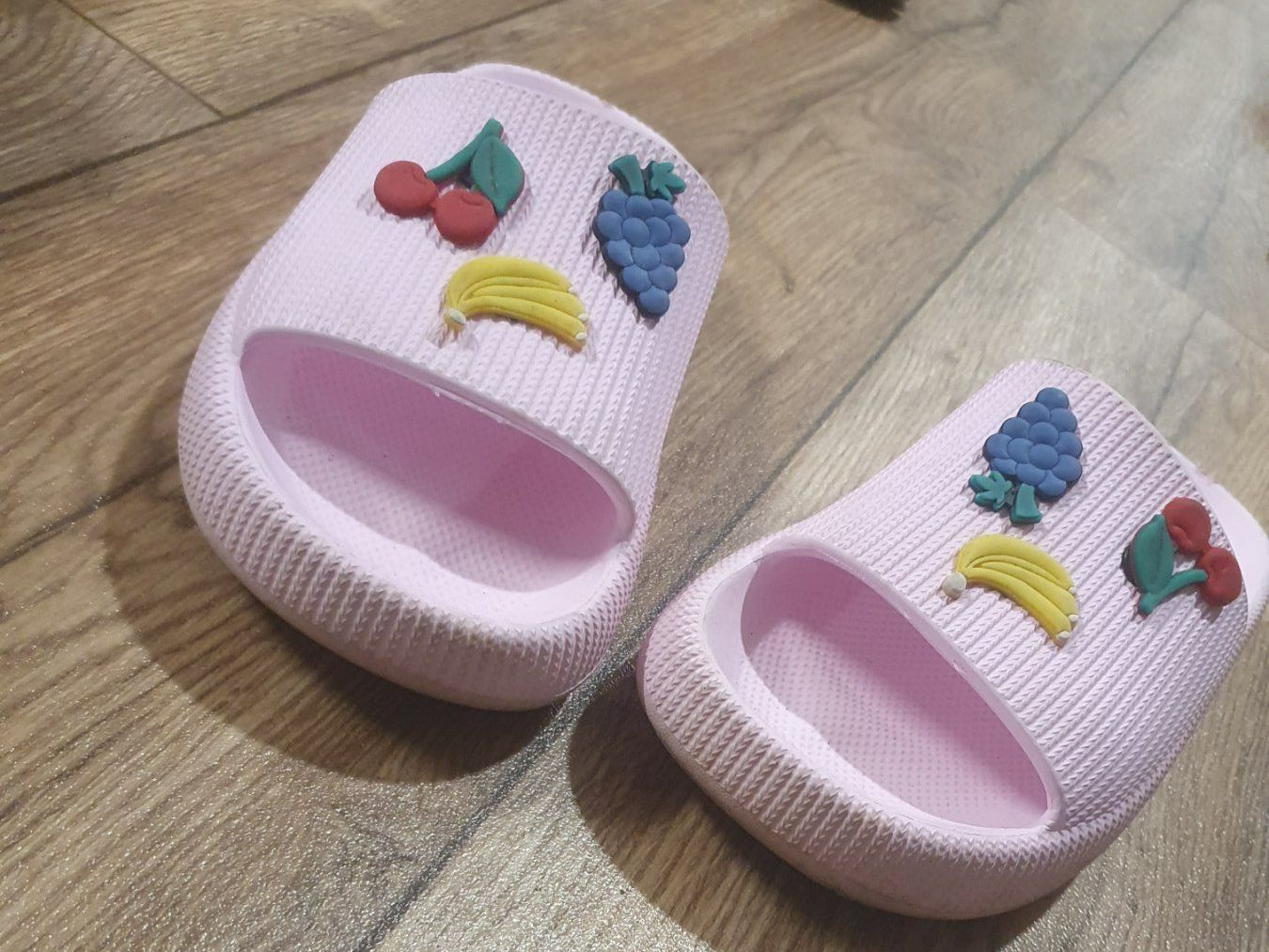 Scarpe per ragazzi: Hausschuhe Flip Flop Kinder Slipper 32 33 – Usato da Zürich venduto da Alibaba1234 1