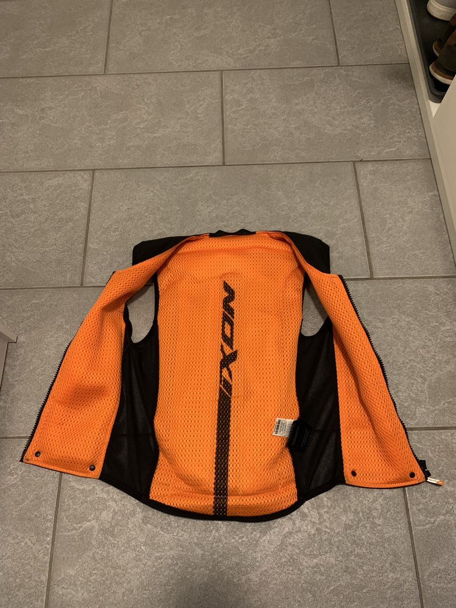 Ixon Protezioni & Imbottiture: Ixon Airbag Motorradweste U03 – Usato da Sumiswald venduto da tanscha. 2