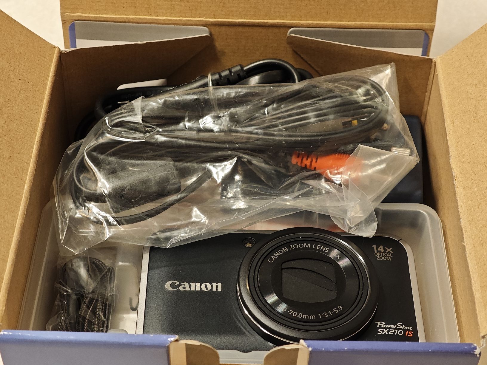 Canon Fotocamera: Canon PowerShot SX210 IS – Nuovo (secondo la descrizione) da Cham venduto da pot_lpv7 7