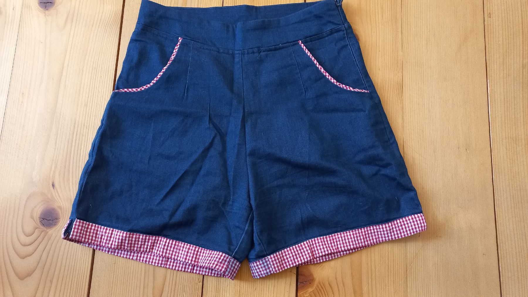 Lotti di vestiti: rockabilly top und shorts (S) – Usato da Buus venduto da ZinaidaR 4