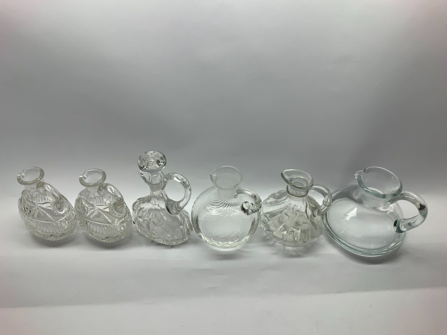 Gläser: 6 dekorative Glas-Kännchen und Mini-Karaffen – Gebraucht aus Rickenbach LU von Spalierelger 1