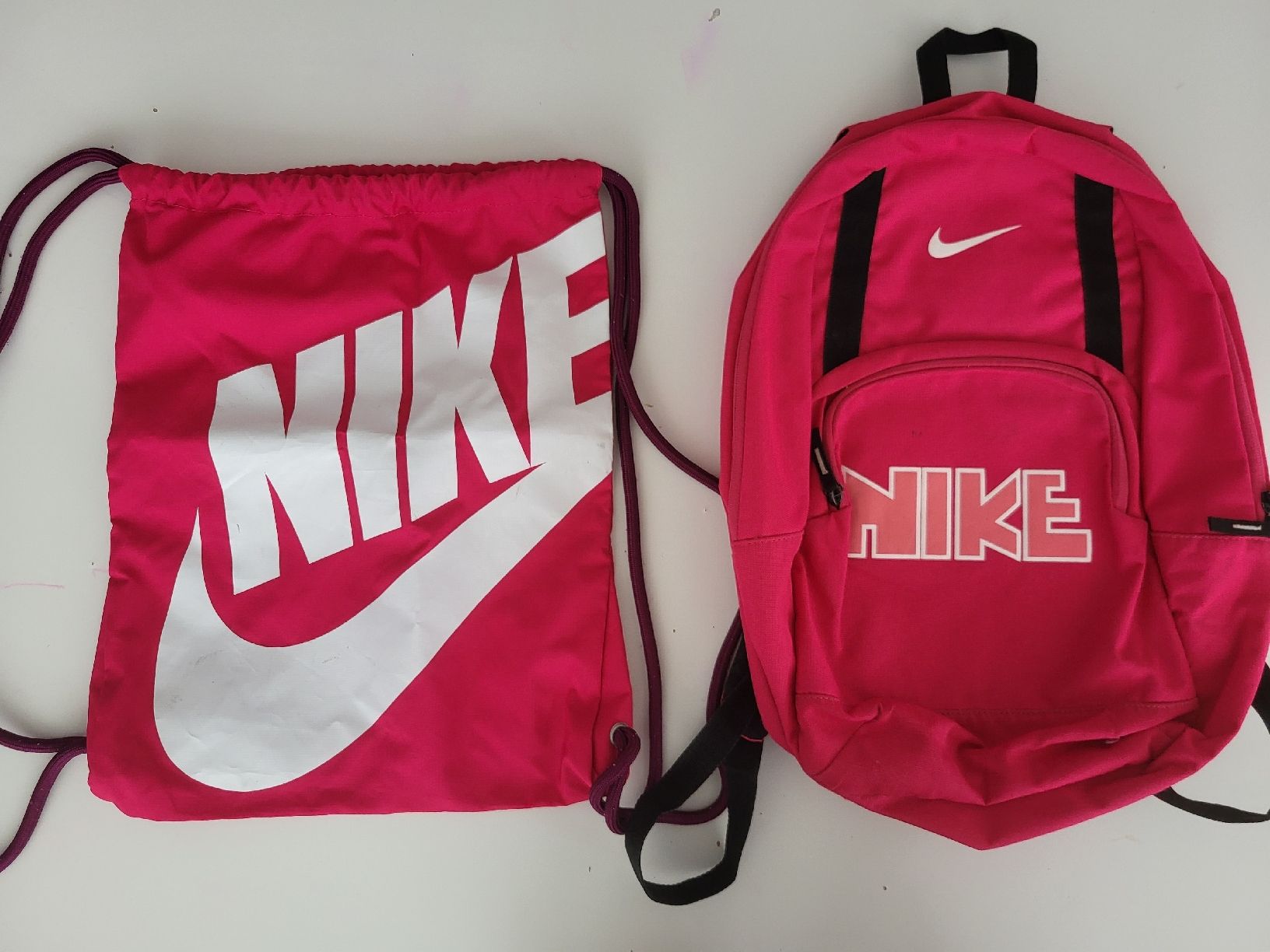 Nike Borse & Zaini: Nike Turnbeutel & Rucksack – Usato da Basel venduto da Ywana