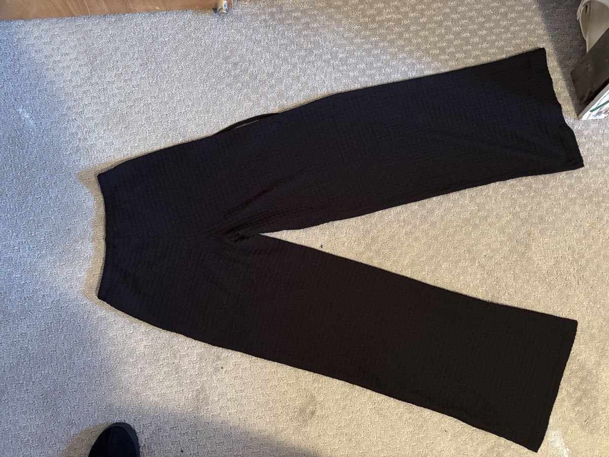 Zara Hosen: pantalon large, fluide, noir – Gebraucht aus Haute-Nendaz von marionfournier 1