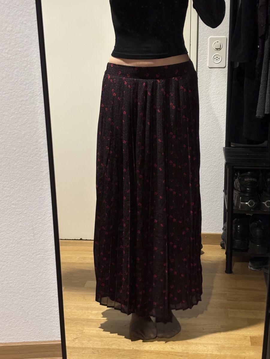 Vila Gonne: maxi rock mit blumenmuster, schwarz und rot – Usato da Zürich venduto da yasmin.ab 3