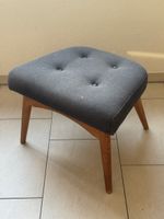 Hocker mit Holzbeinen grau 