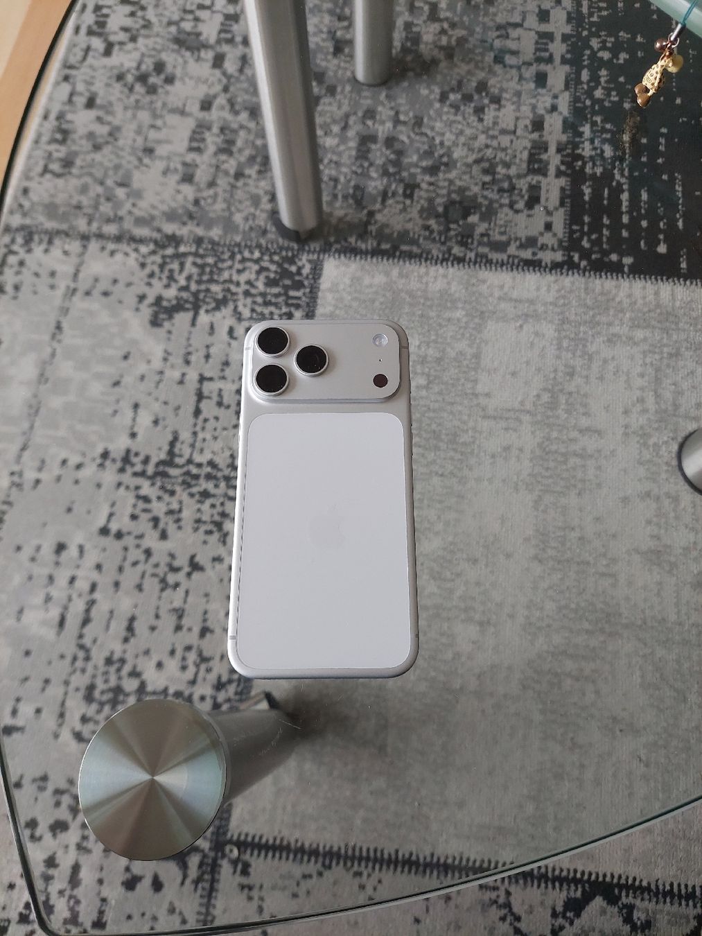 Apple Telefoni cellulari / Smartphones: iPhone 17 Pro Max Silver – Nuovo (secondo la descrizione) da Seewen SZ venduto da ipf_5ykj 1