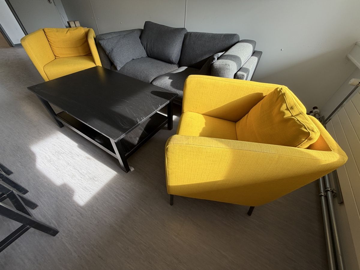 Divani: Wohnzimmermöbel Set Sofa Sessel Couchtisch gebraucht – Usato da Oberwil-Lieli venduto da Fcz1991 1