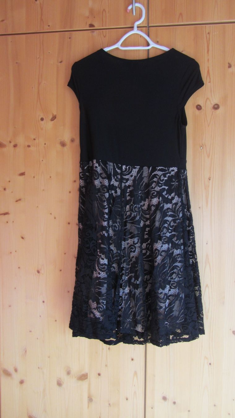 Kleider: Robe avec de la dentelle sur le bas 40-42 – Gebraucht aus Oberried FR von berg04 2